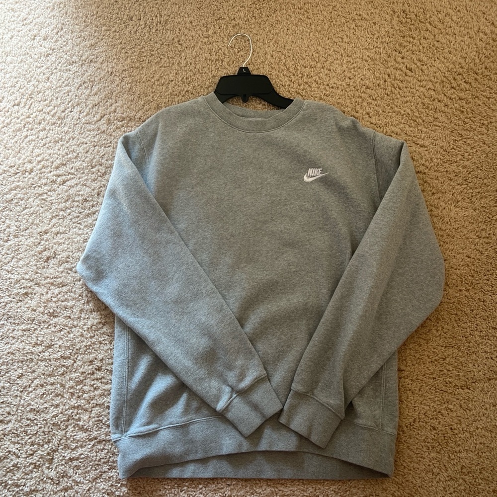 Nike Men's Light Gray Crewneck Sweater